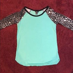 Quarter sleeve shirt